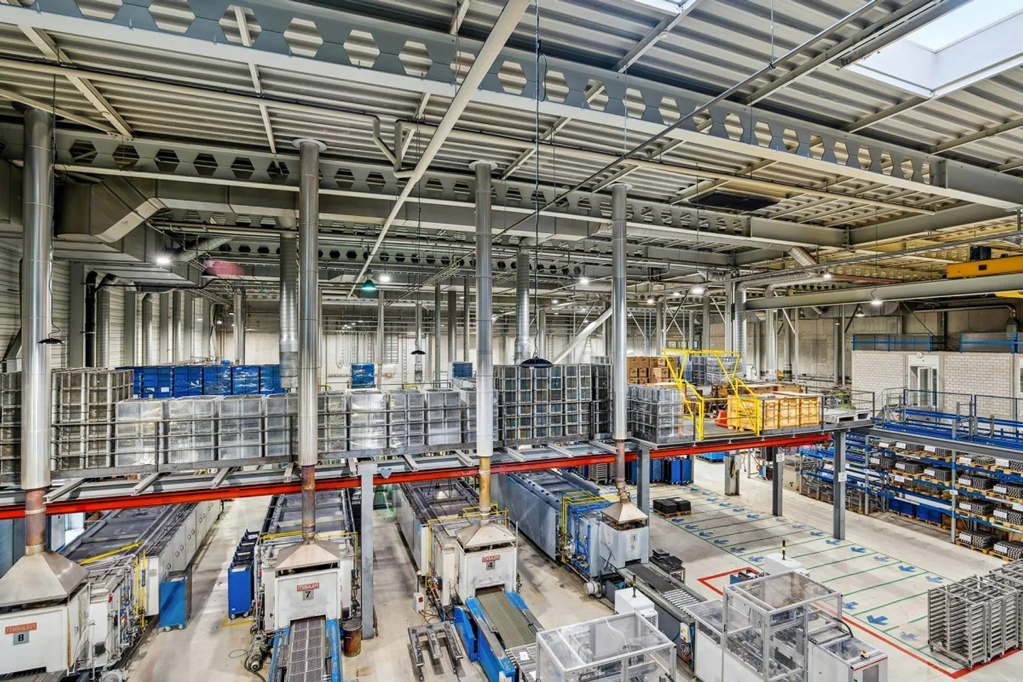 Hall industriel de 10 000 m2, divisible et accessible aux camions, de 10 m de haut avec... - Photo 2 sur 8