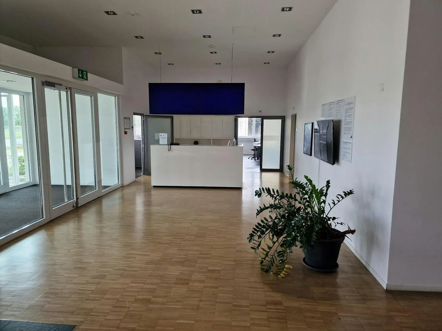 Hall industriel de 10 000 m2, divisible et accessible aux camions, de 10 m de haut avec... - Photo 4 sur 8