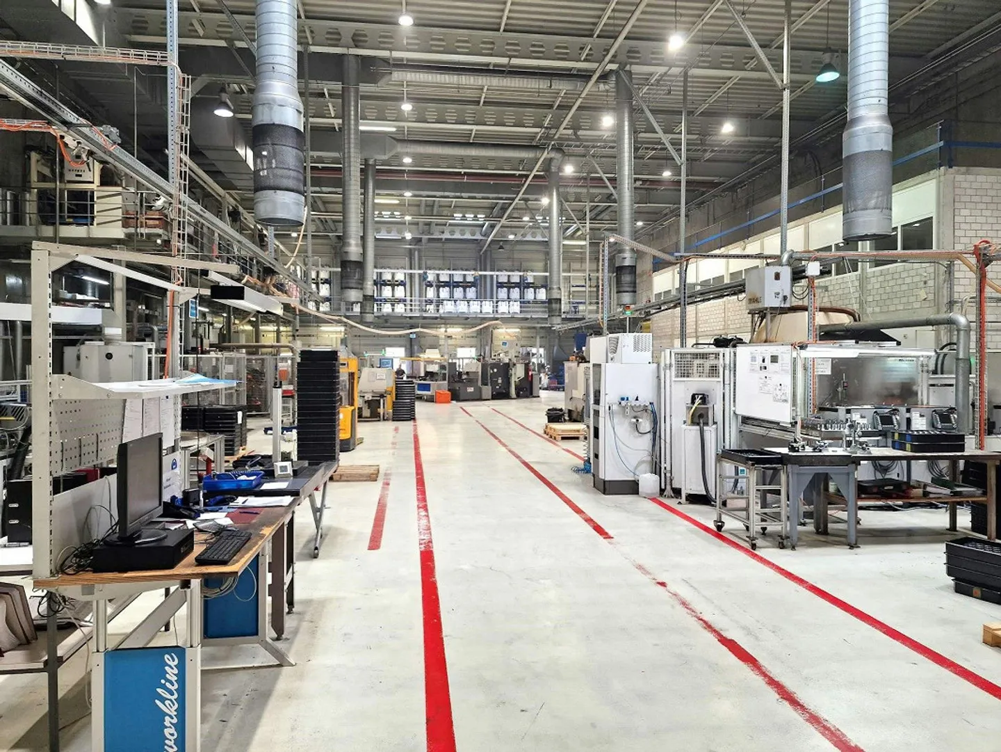Hall industriel de 10 000 m2, divisible et accessible aux camions, de 10 m de haut avec... - Photo 5 sur 8