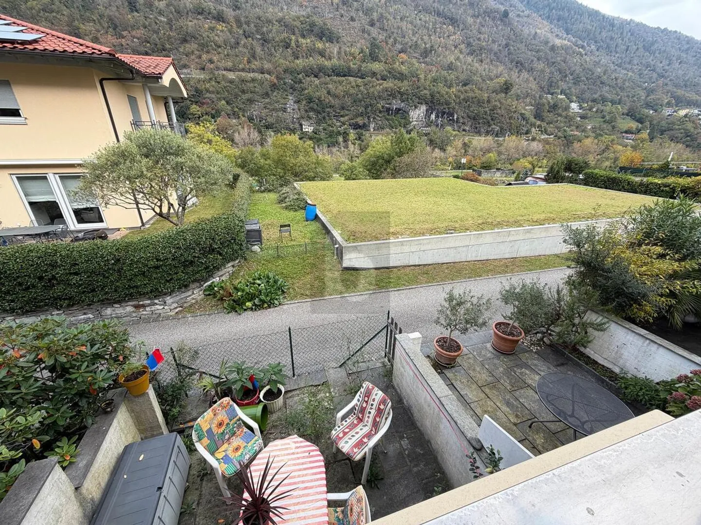 Two-Storey House with Courtyard, also Secondary - Photo 5 of 6