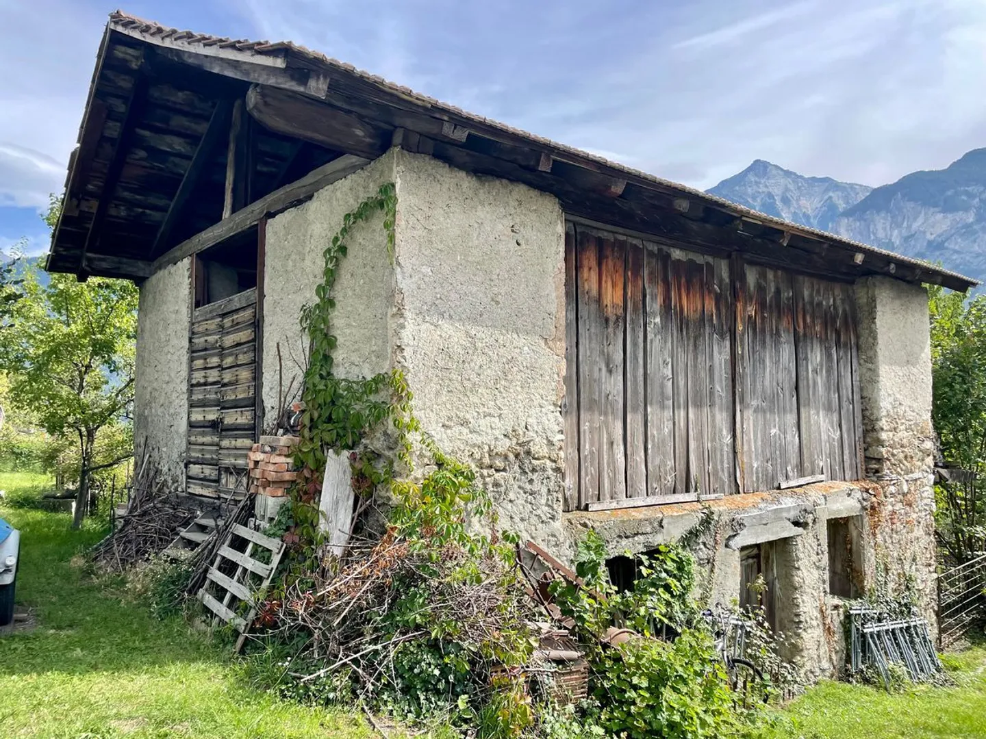 Bauparzellen mit Scheune - Foto 1 von 7