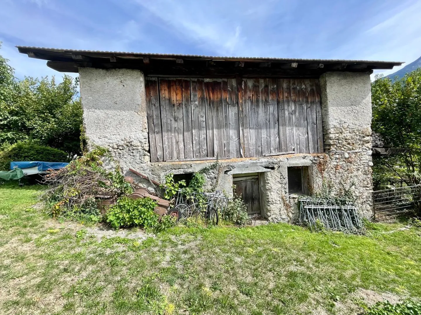 Bauparzellen mit Scheune - Foto 3 von 7