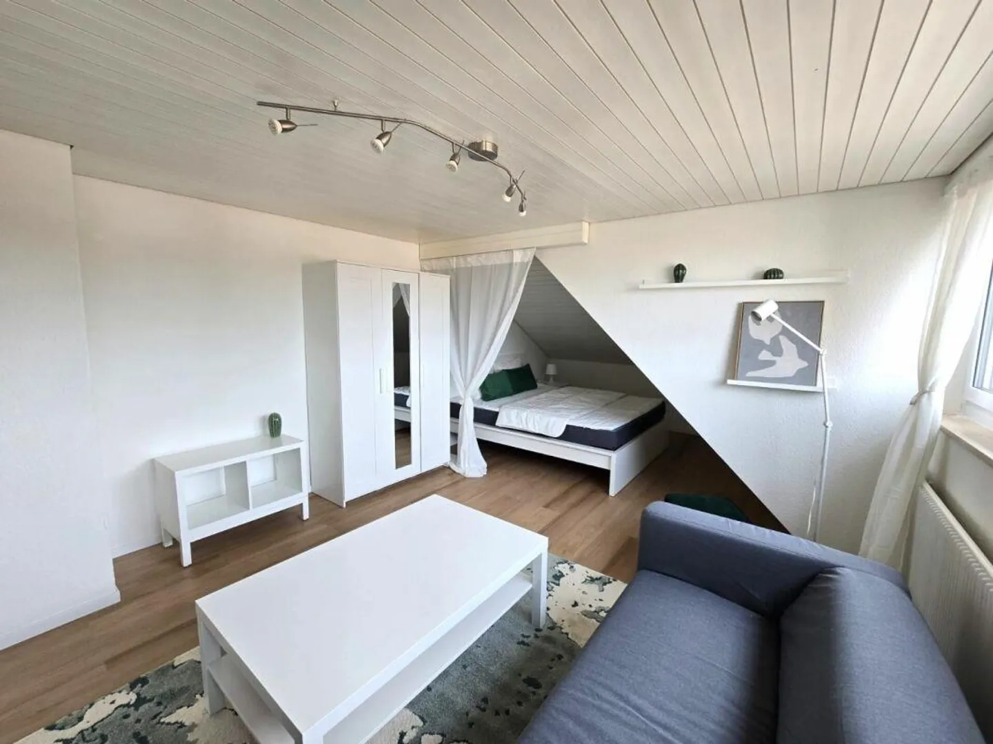 Stilvolle 1.5-Zi.-Dachgeschosswohnung | saniert & möbliert - Foto 1 von 7