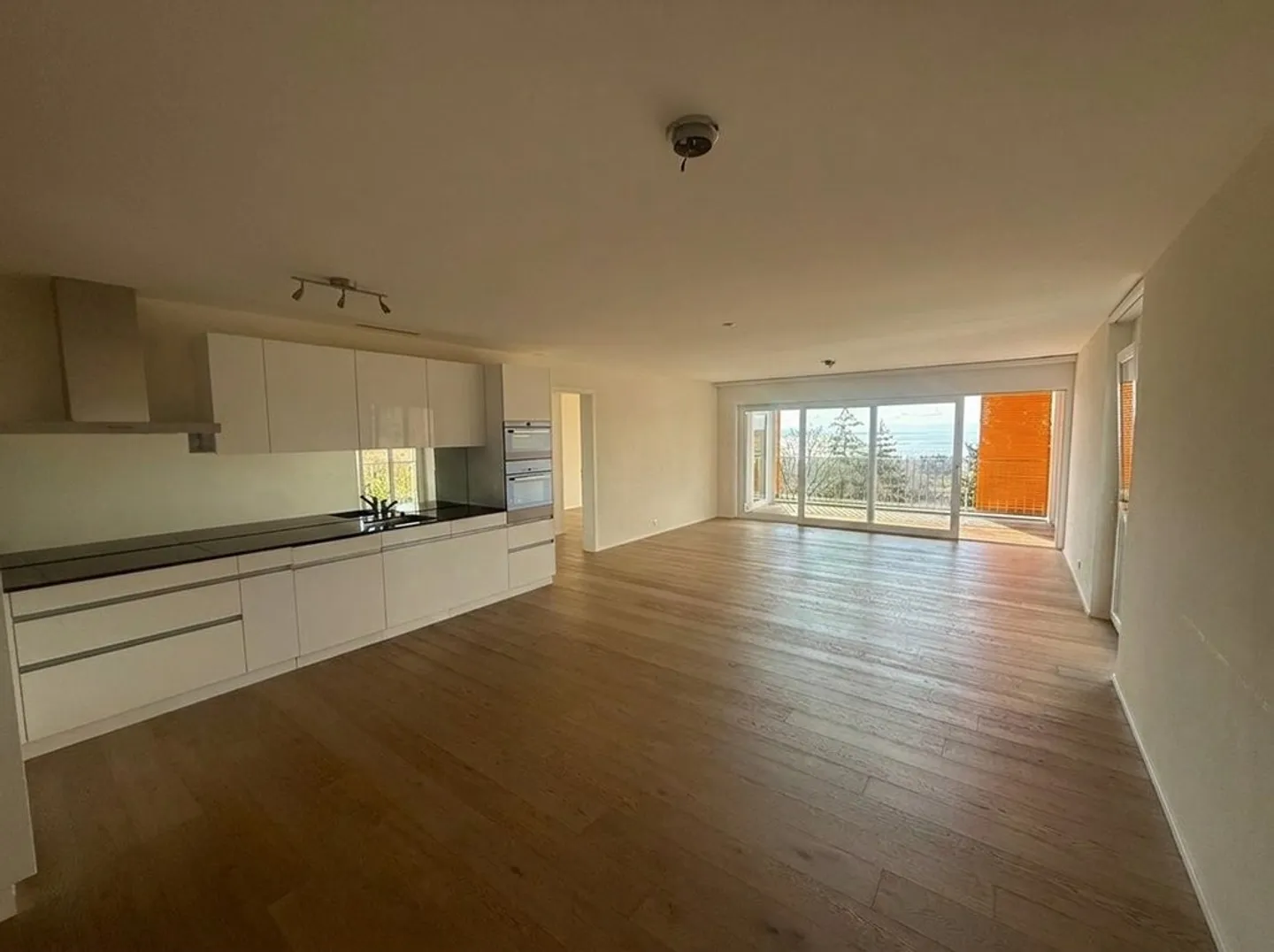 Wunderschöne Wohnung mit Terrasse und atemberaubendem Seeblick - Foto 2 von 7