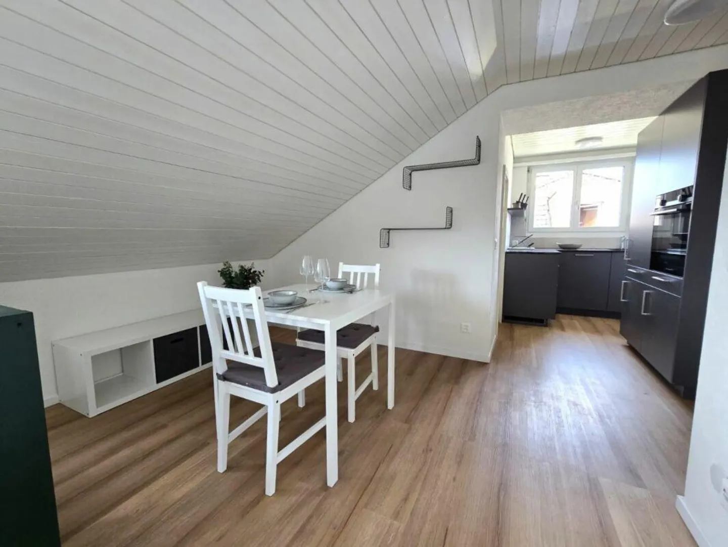 Stilvolle 1.5-Zi.-Dachgeschosswohnung | saniert & möbliert - Foto 3 von 7