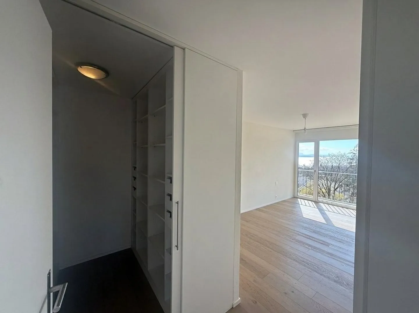 Wunderschöne Wohnung mit Terrasse und atemberaubendem Seeblick - Foto 3 von 7