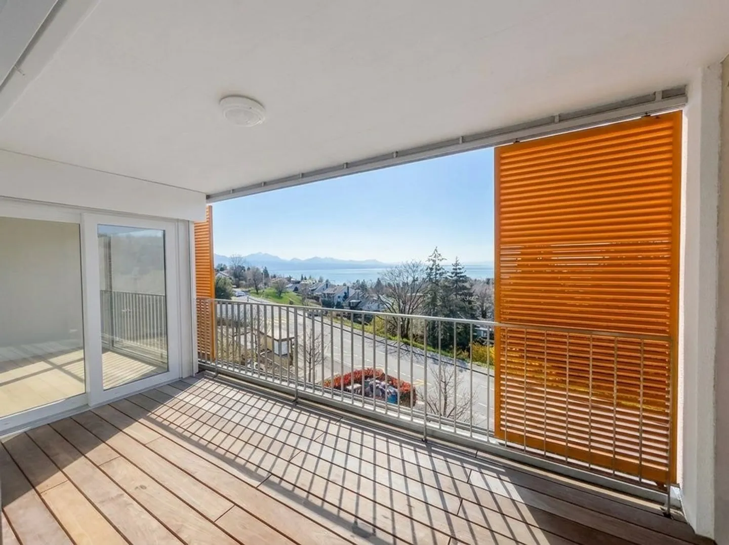 Wunderschöne Wohnung mit Terrasse und atemberaubendem Seeblick - Foto 1 von 7