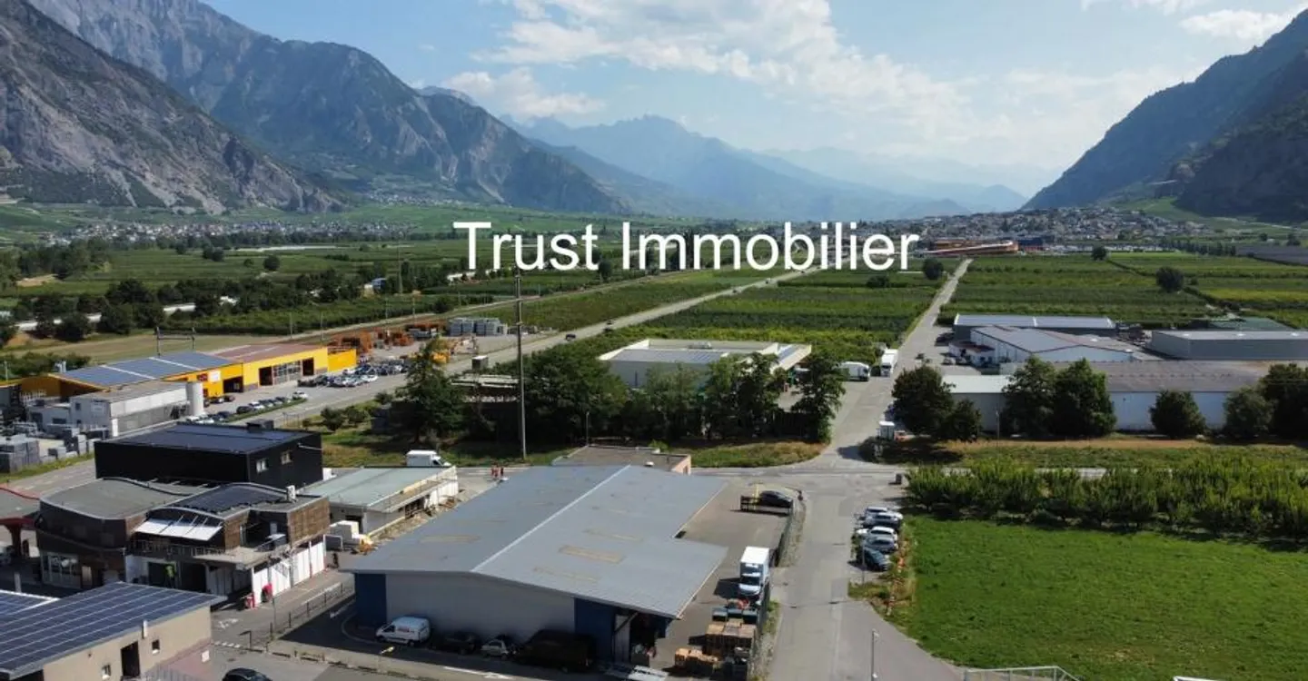 Terrain industriel avec permis - Photo 4 sur 4