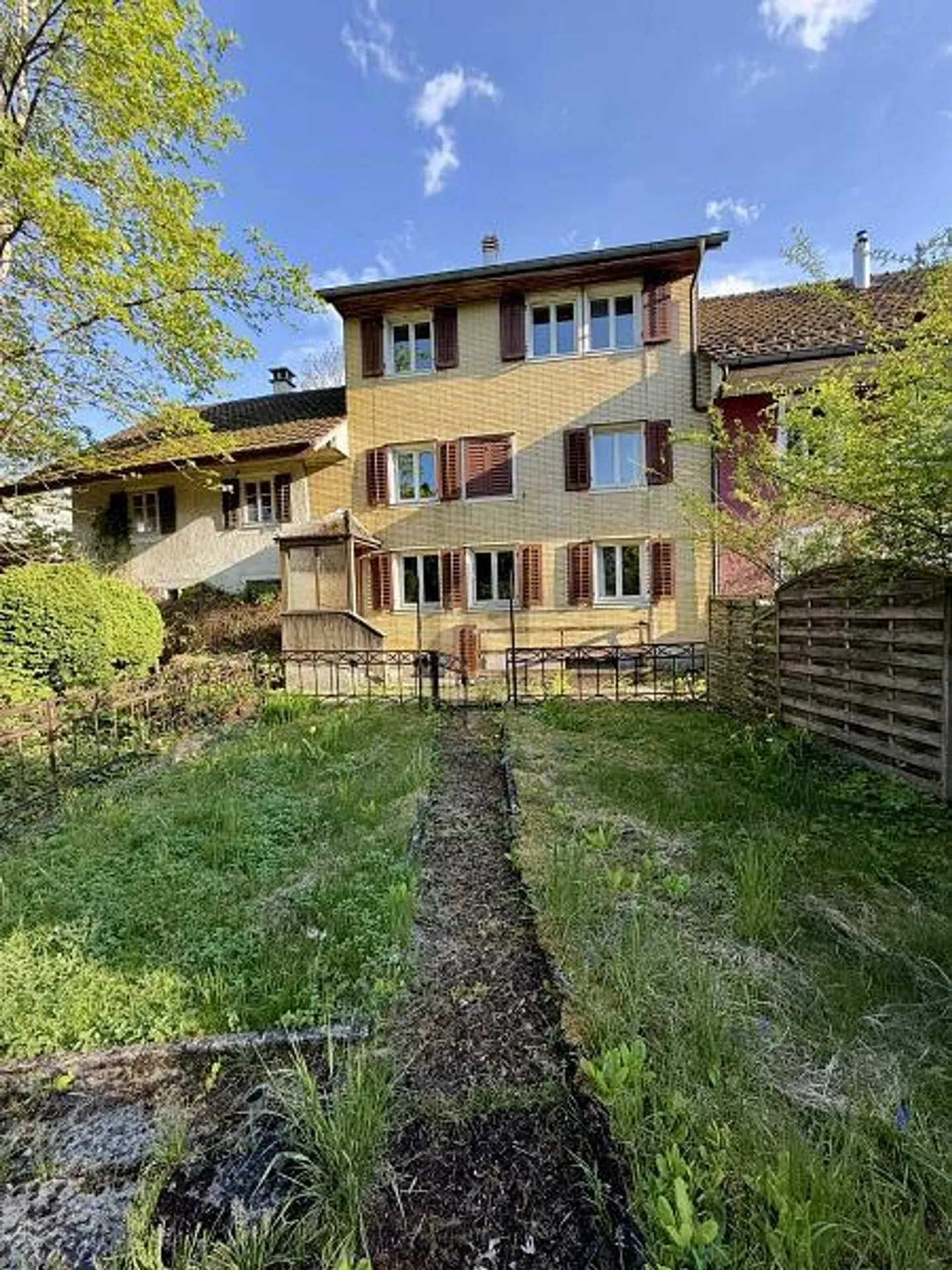 GRANDE OPPORTUNITÉ DE RÉNOVATION AVEC BEAUCOUP D'ESPACE - Photo 4 sur 5