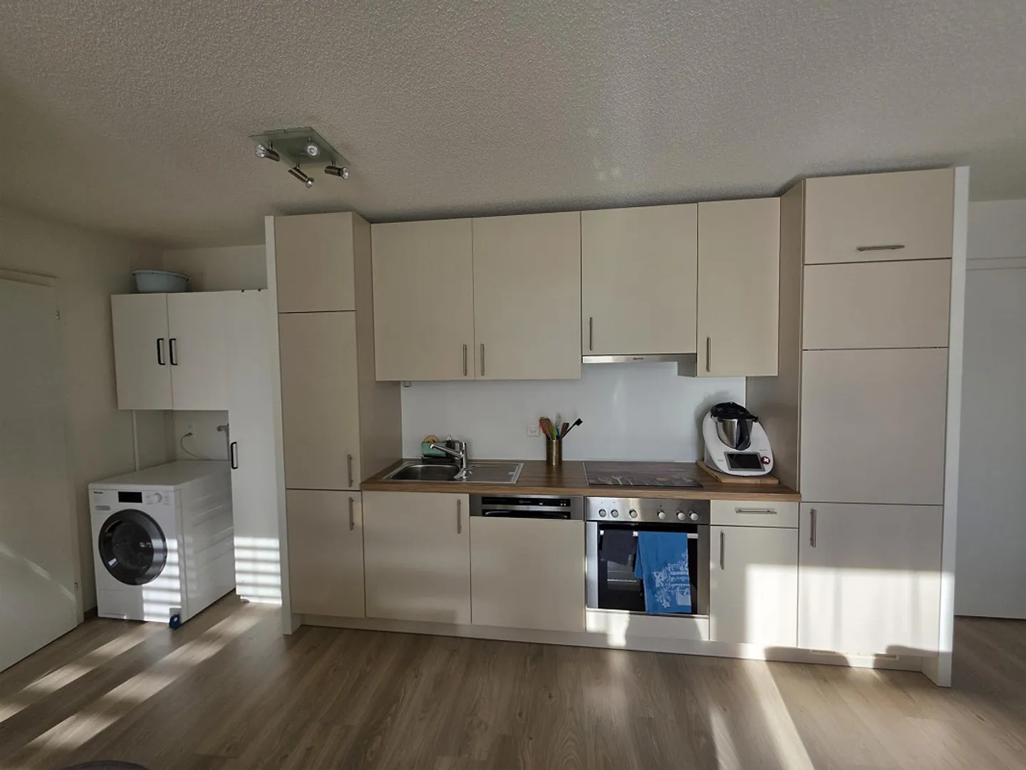 Looking for a new tenant for bright 2-room apartment in Rothenthurm - Photo 1 of 11