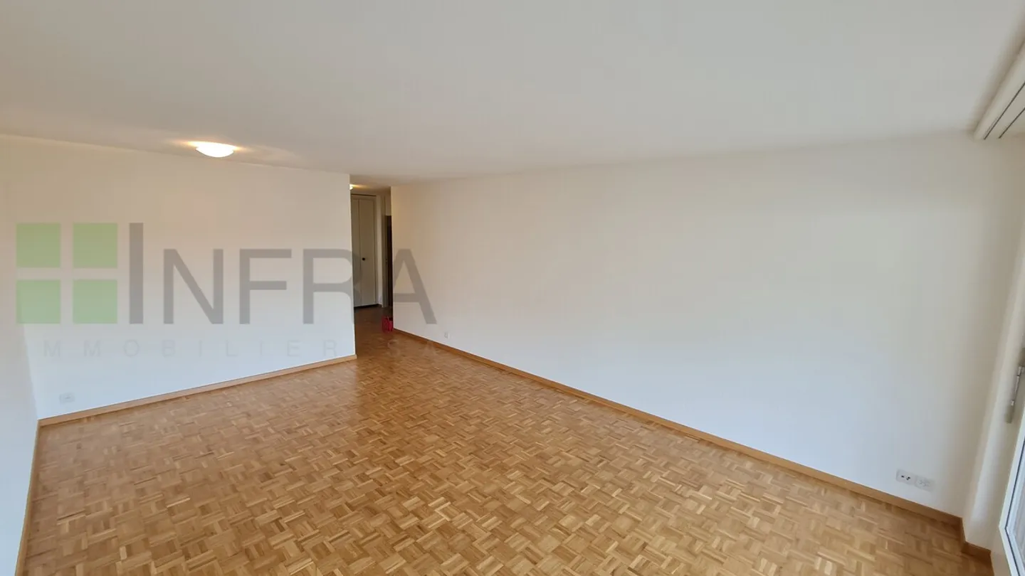 Beautiful 3.5 rooms 80 m2 with large balcony - Photo 2 of 13