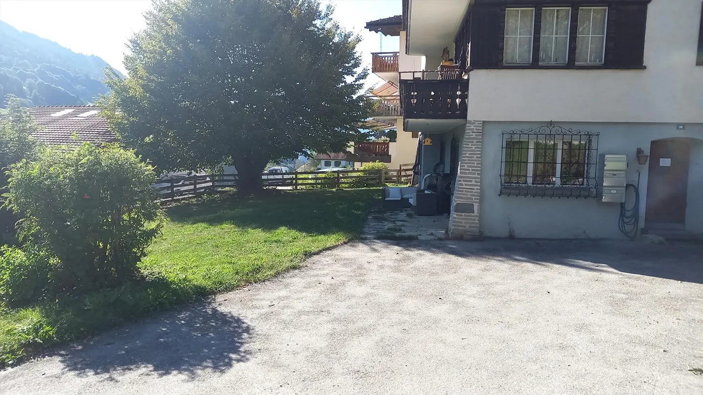 Appartamento di 3,5 stanze al piano terra con area giardino - Foto 2 di 10