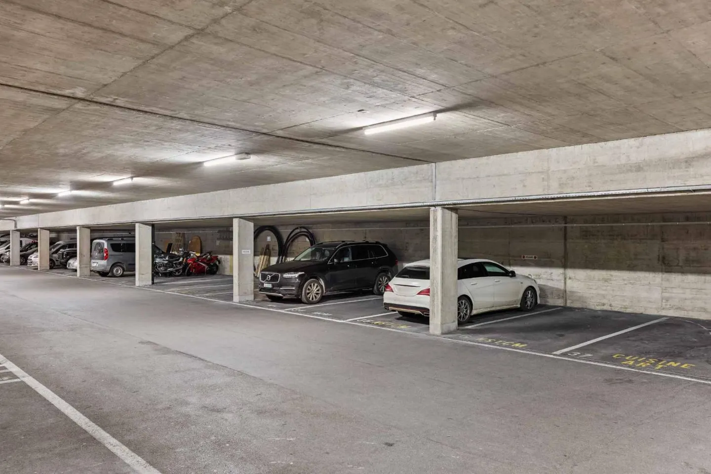 Ideally Located Office: 98 m² with Included Parking Space - Photo 10 of 10