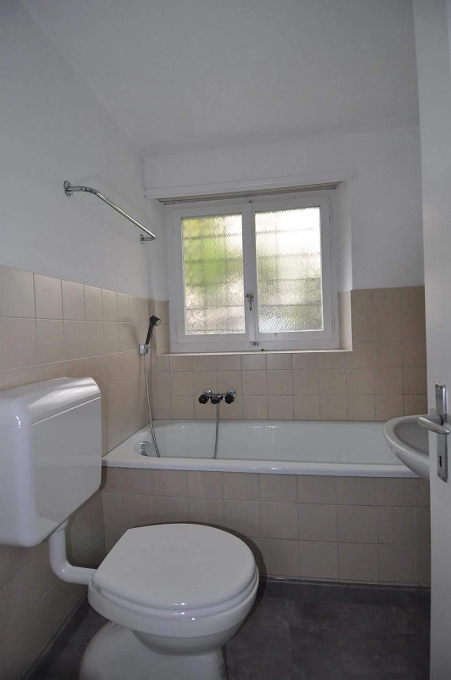 Appartamento di 3,5 stanze al piano terra con area giardino - Foto 6 di 10