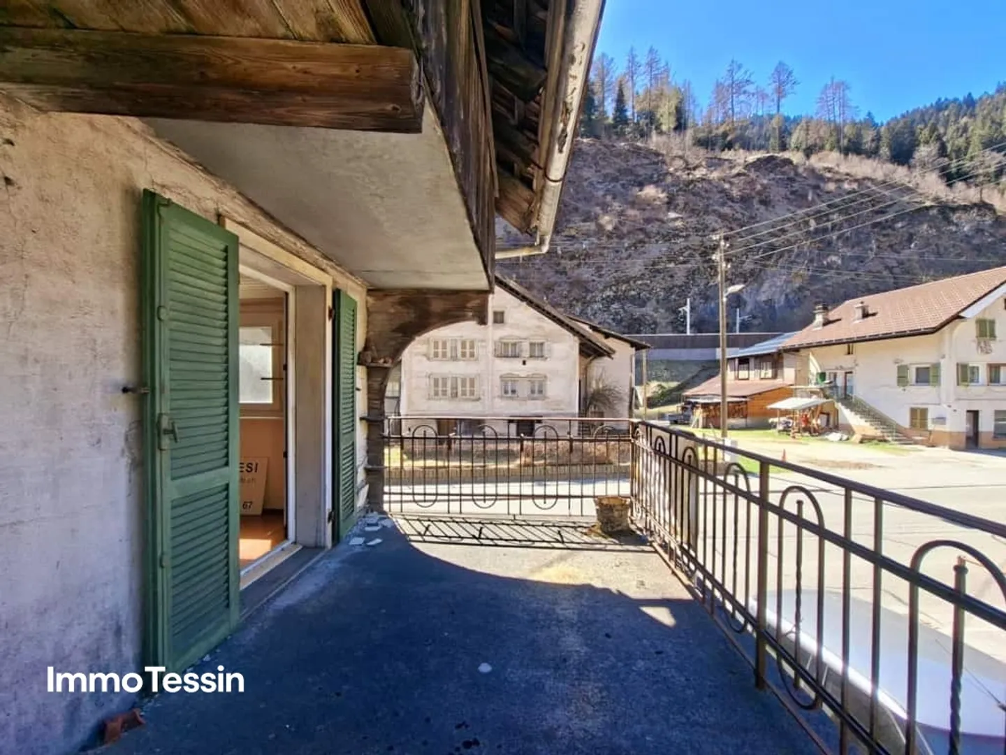 Typical & Spacious Leventina House with Garden in Ambri-Piotta at an Unbeatable Price Near the Ice Stadium - Photo 6 of 13