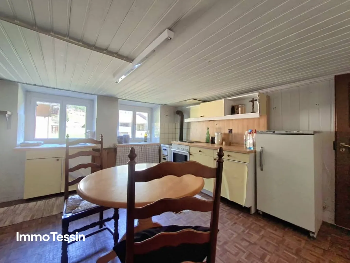 Typical & Spacious Leventina House with Garden in Ambri-Piotta at an Unbeatable Price Near the Ice Stadium - Photo 9 of 13