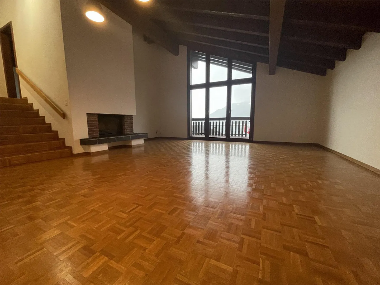 3.5 Zimmerdachwohnung mit herrlicher Aussicht befristet bis 31.3.2026 - Foto 3 von 14