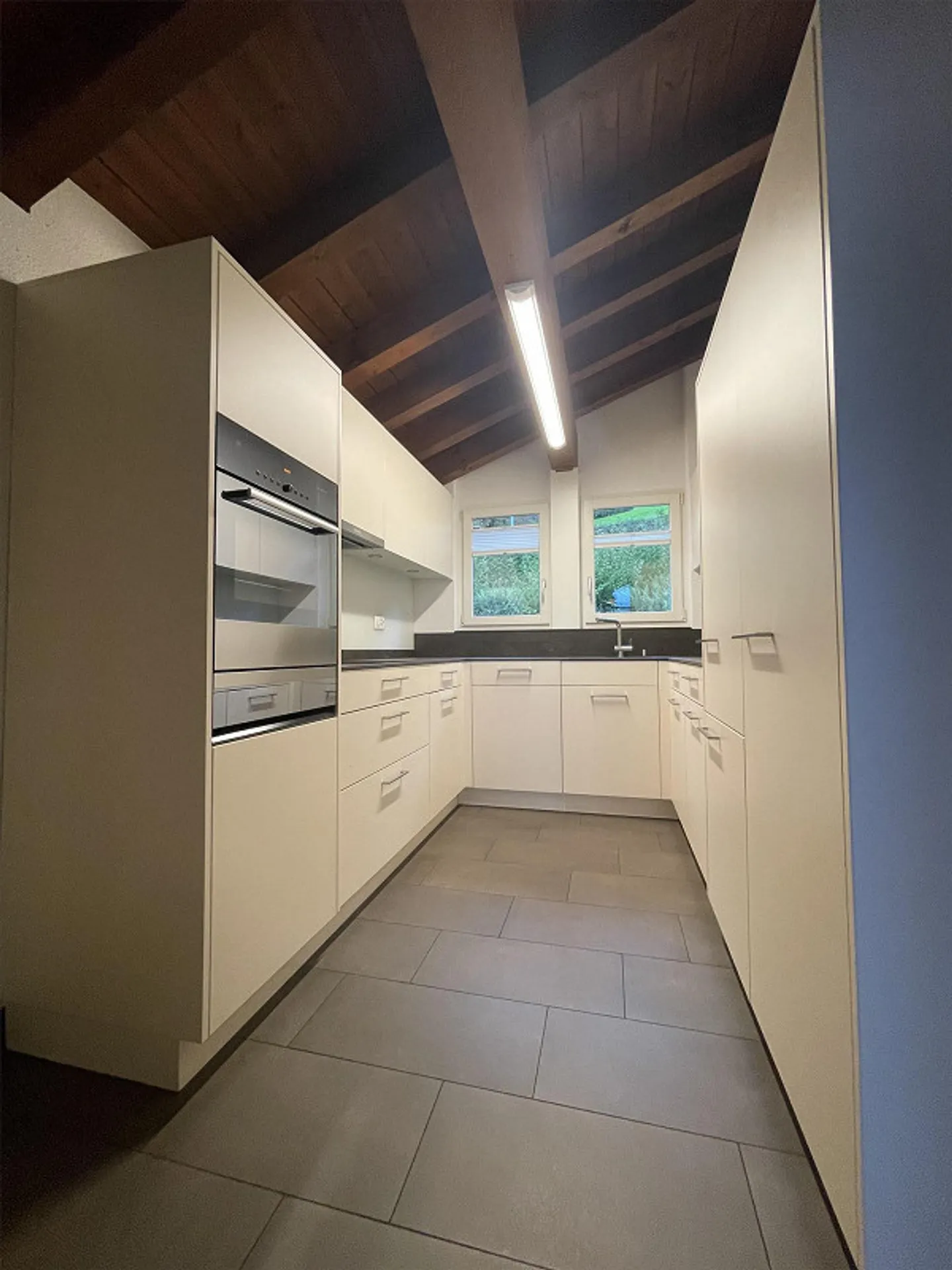 3.5 Zimmerdachwohnung mit herrlicher Aussicht befristet bis 31.3.2026 - Foto 2 von 14