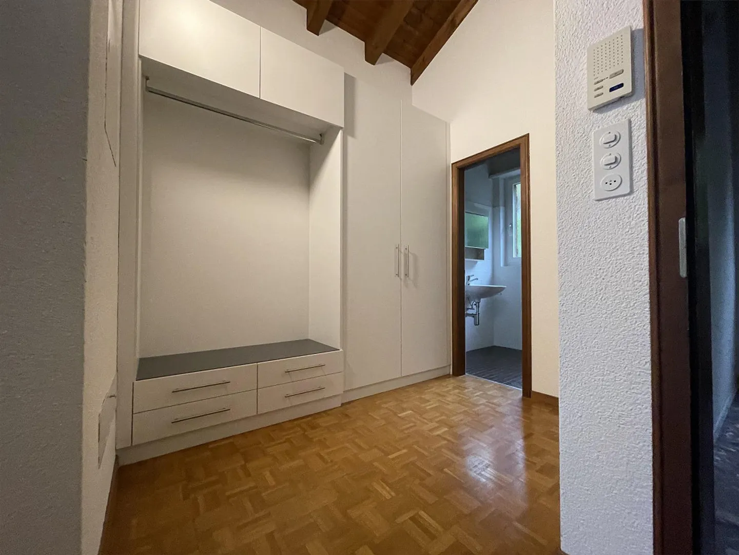 3.5 Zimmerdachwohnung mit herrlicher Aussicht befristet bis 31.3.2026 - Foto 5 von 14