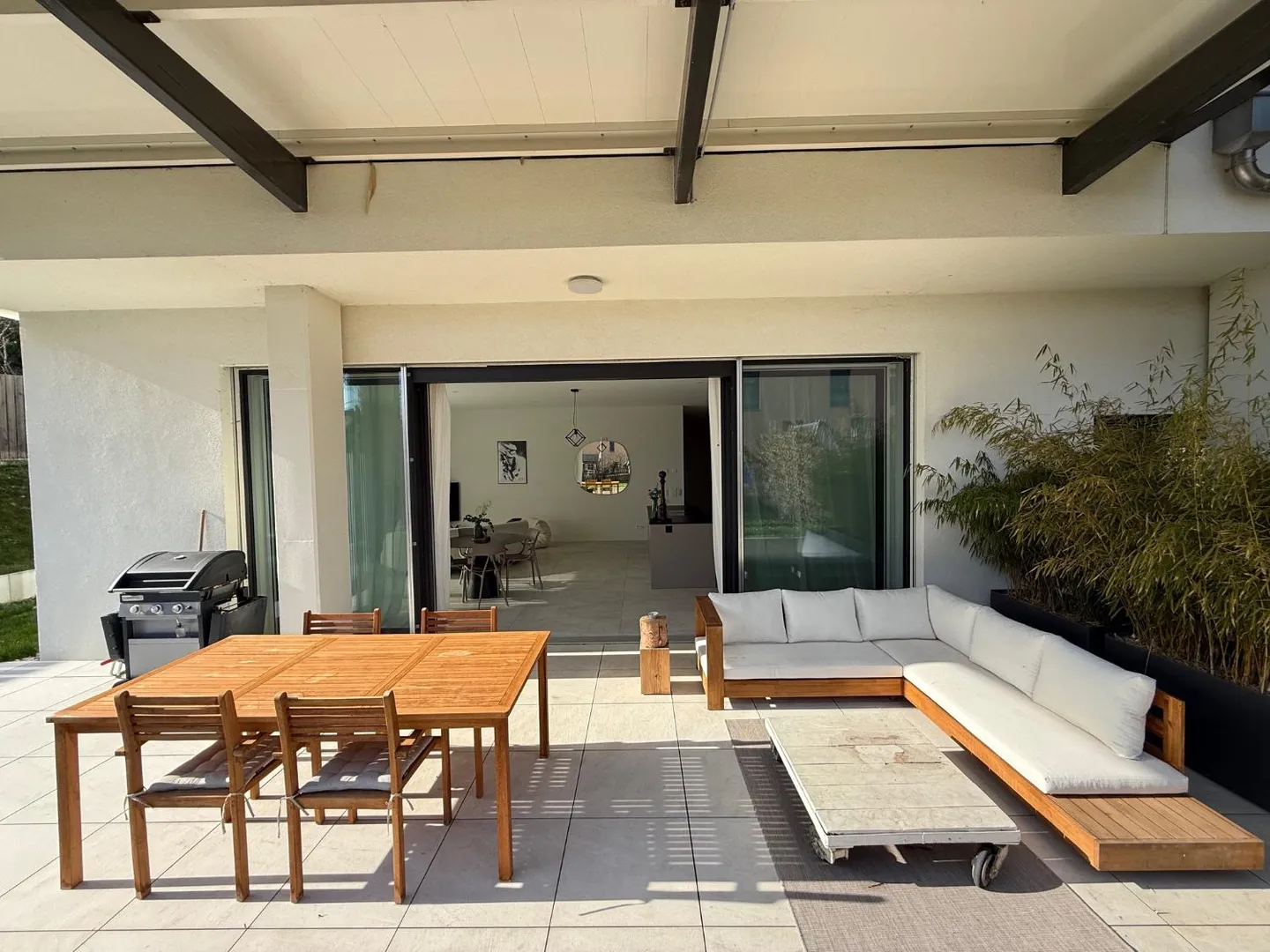 EXCLUSIVITÉ! Propriété exceptionnelle avec terrasse et jardin privé dans le quartier de La Coudre! - Photo 1 sur 5