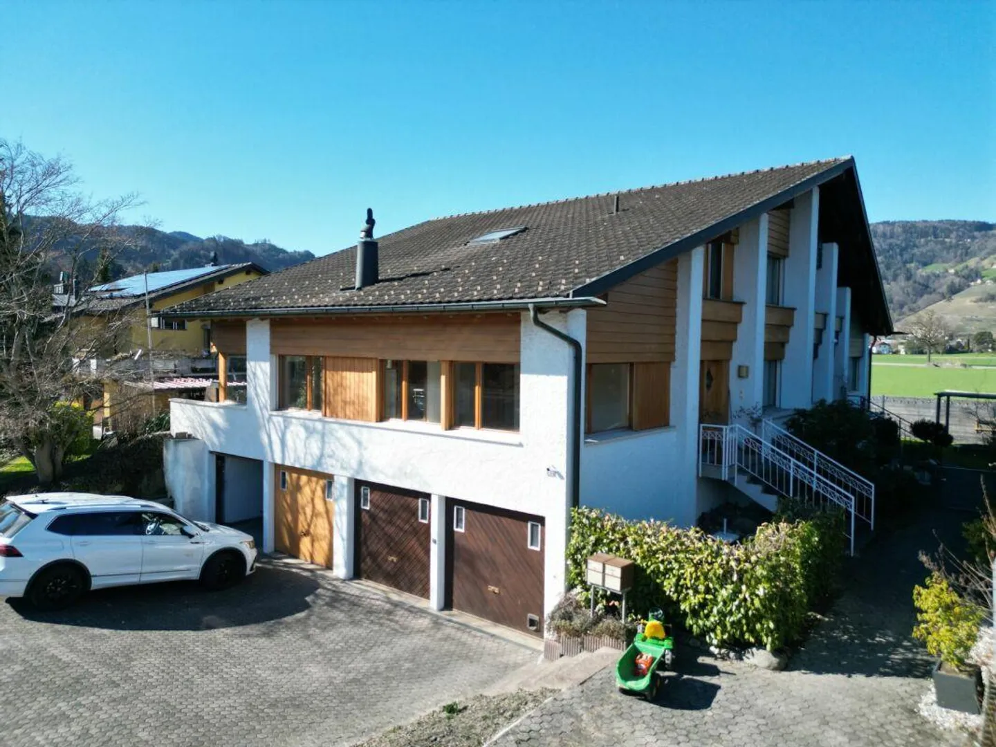 Familienfreundliches Doppelhaus - Foto 2 von 20