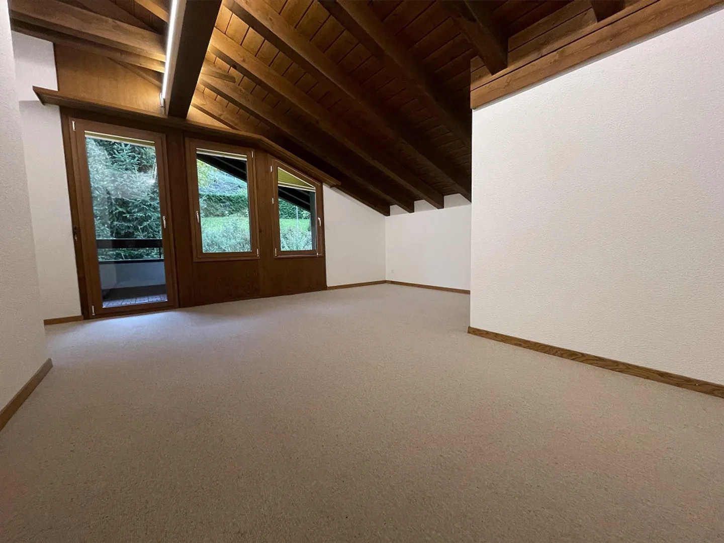 3.5 Zimmerdachwohnung mit herrlicher Aussicht befristet bis 31.3.2026 - Foto 9 von 14