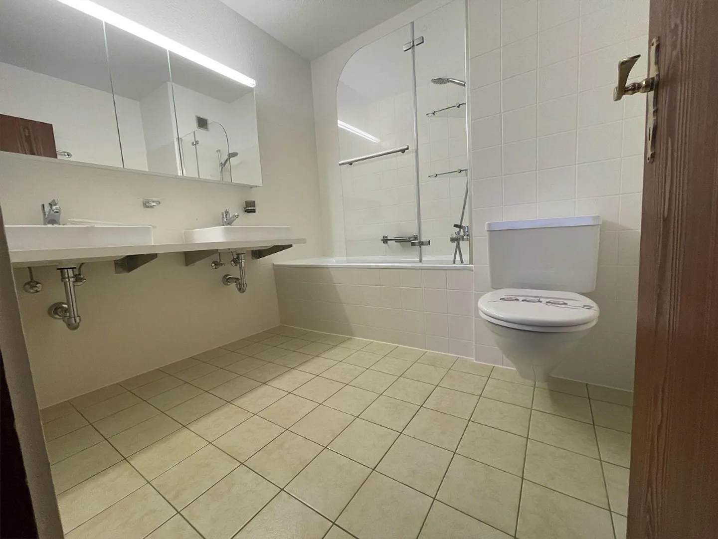 3.5 Zimmerdachwohnung mit herrlicher Aussicht befristet bis 31.3.2026 - Foto 10 von 14