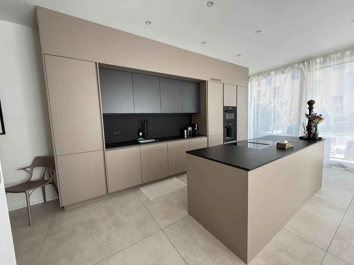 EXCLUSIVITÉ! Propriété exceptionnelle avec terrasse et jardin privé dans le quartier de La Coudre! - Photo 3 sur 5