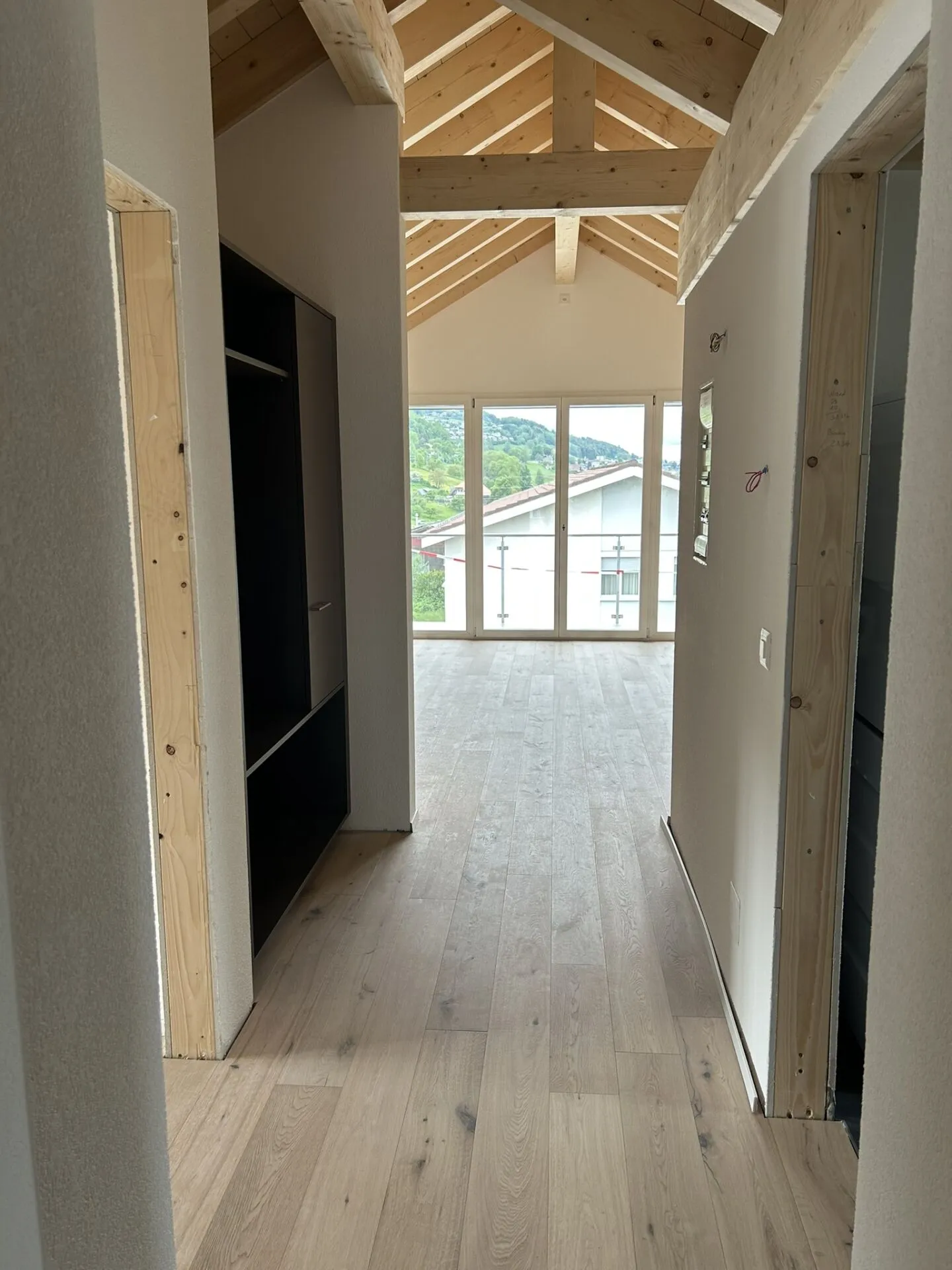 Appartamento nuovo 2.5 locali, in una posizione tranquilla all'ultimo piano ovest - Foto 2 di 15