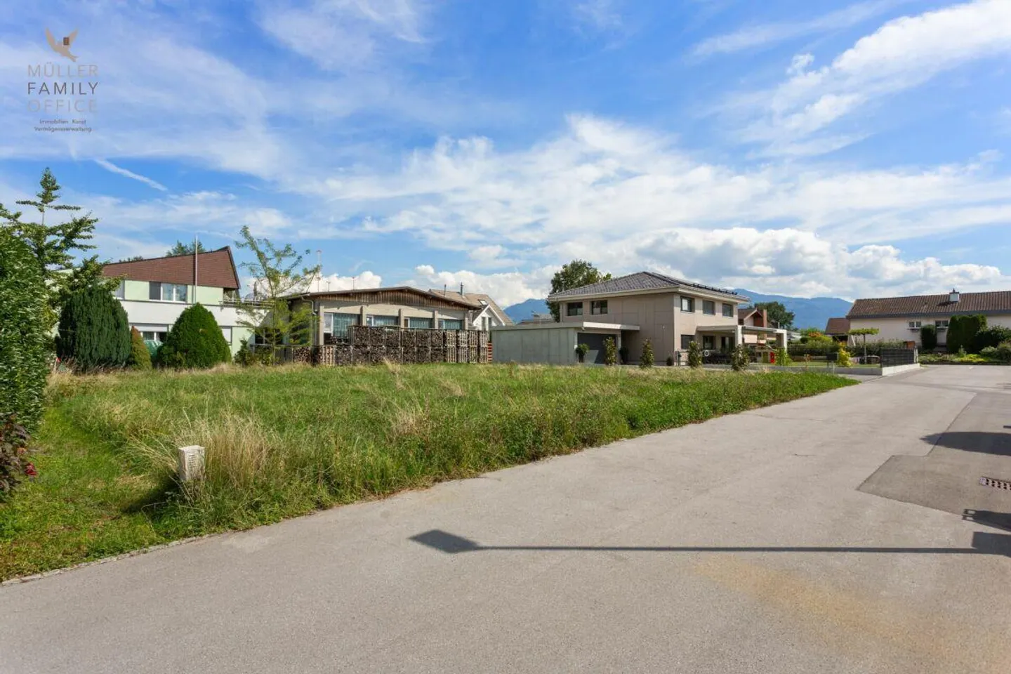 Attractive building plot with 700 m2 in a quiet residential area - Photo 11 of 13