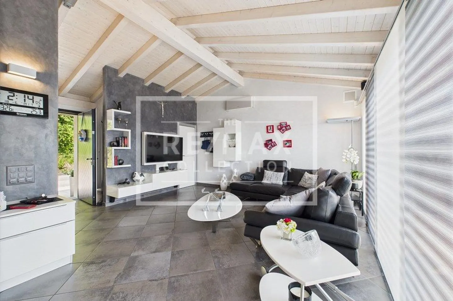 Exclusive Dream Villa! Where Panorama, Modern Elegance, and Design Harmoniously Combine - Photo 7 of 13