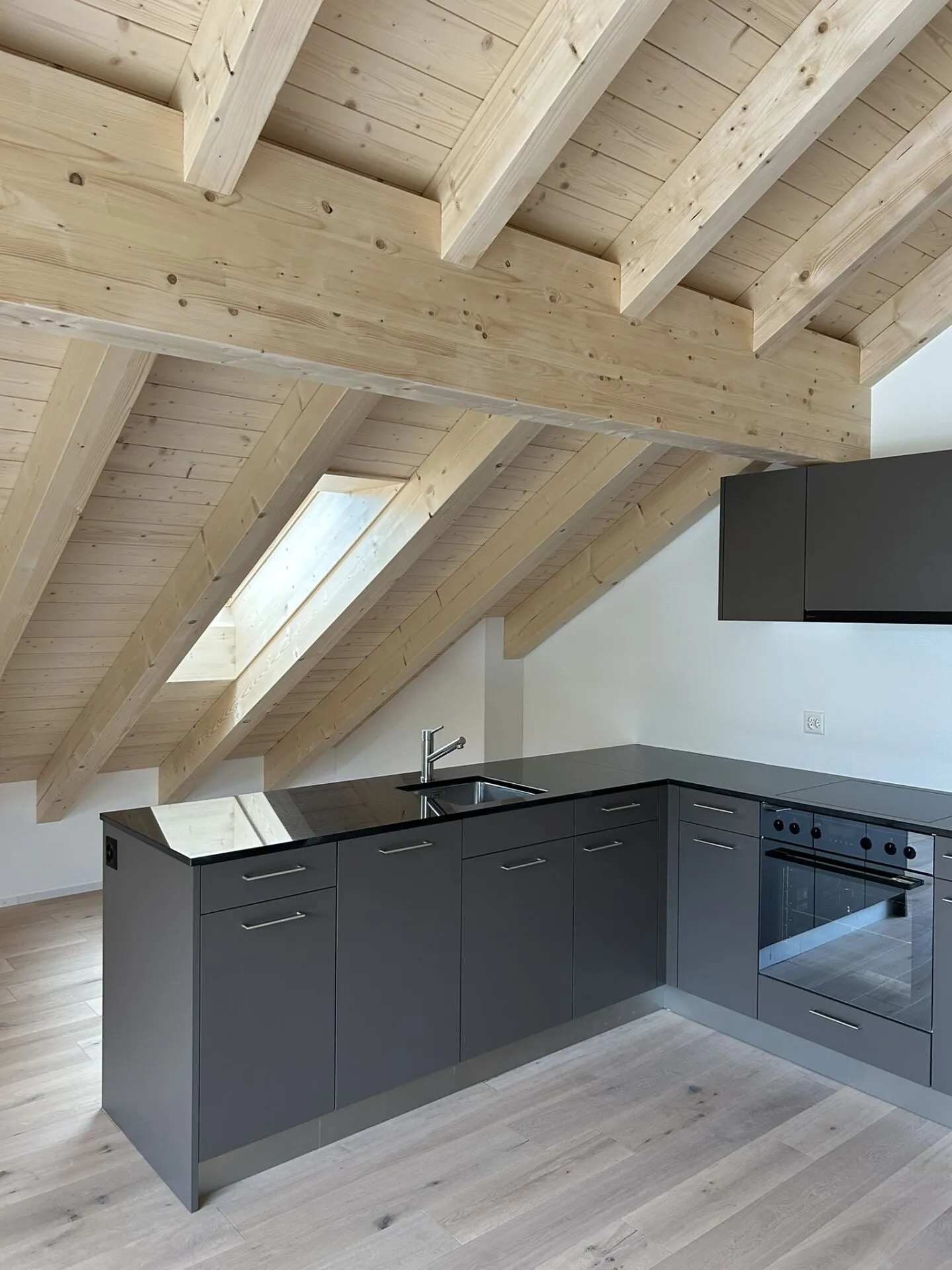 Appartamento nuovo 2.5 locali, in una posizione tranquilla all'ultimo piano ovest - Foto 4 di 15
