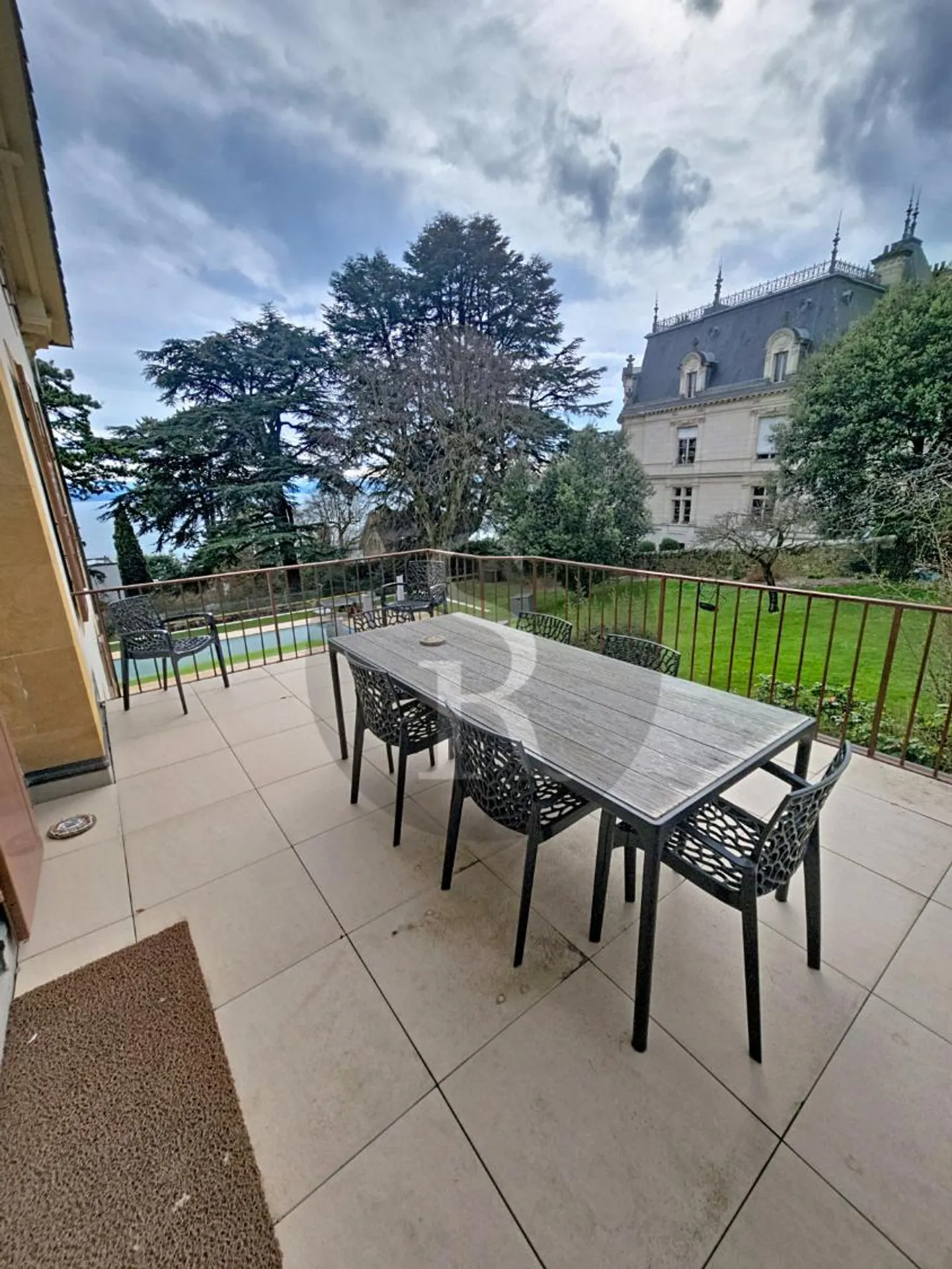 Appartamento 7.5 stanze - Foto 1 di 12