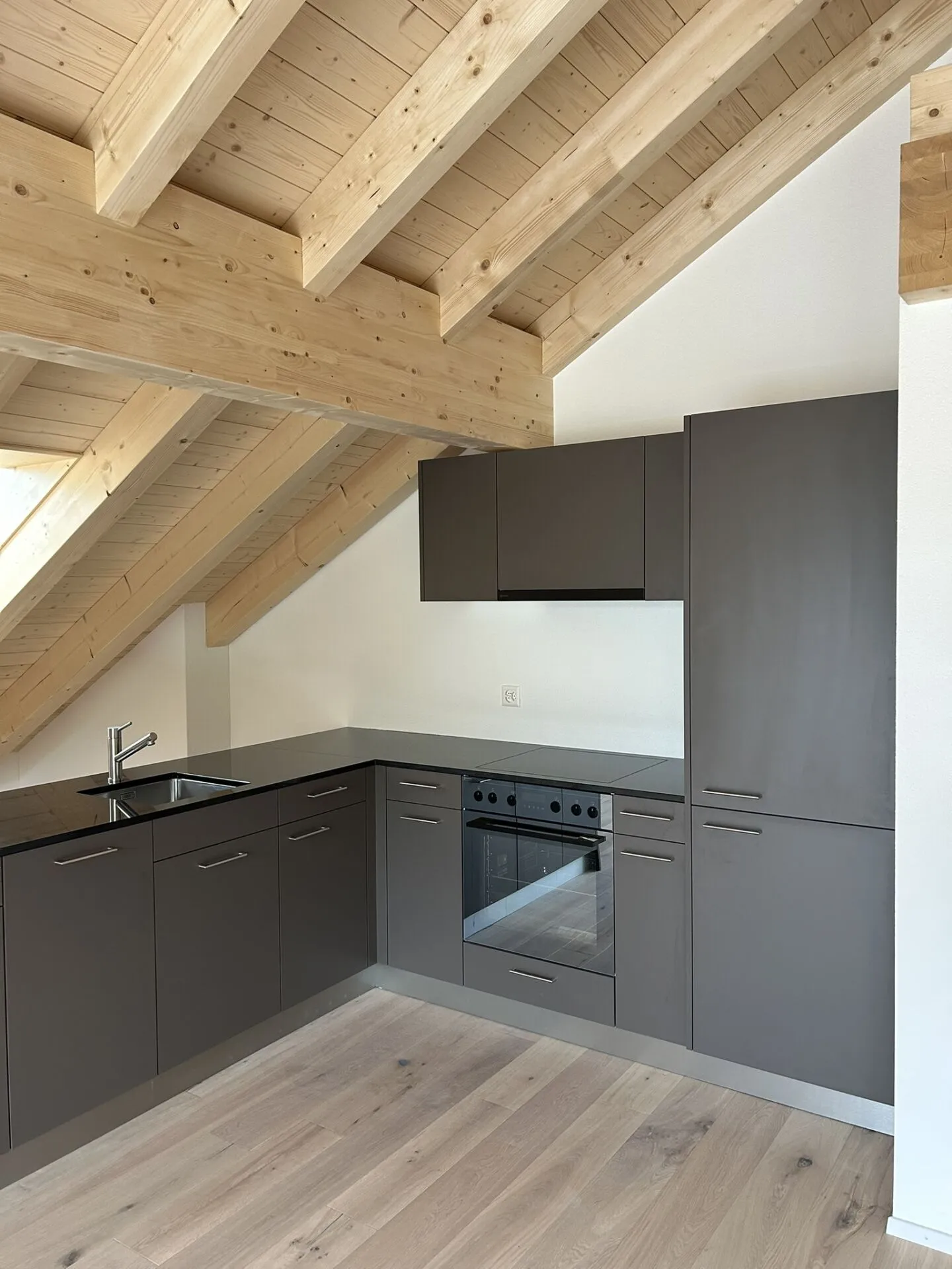 Appartamento nuovo 2.5 locali, in una posizione tranquilla all'ultimo piano ovest - Foto 5 di 15