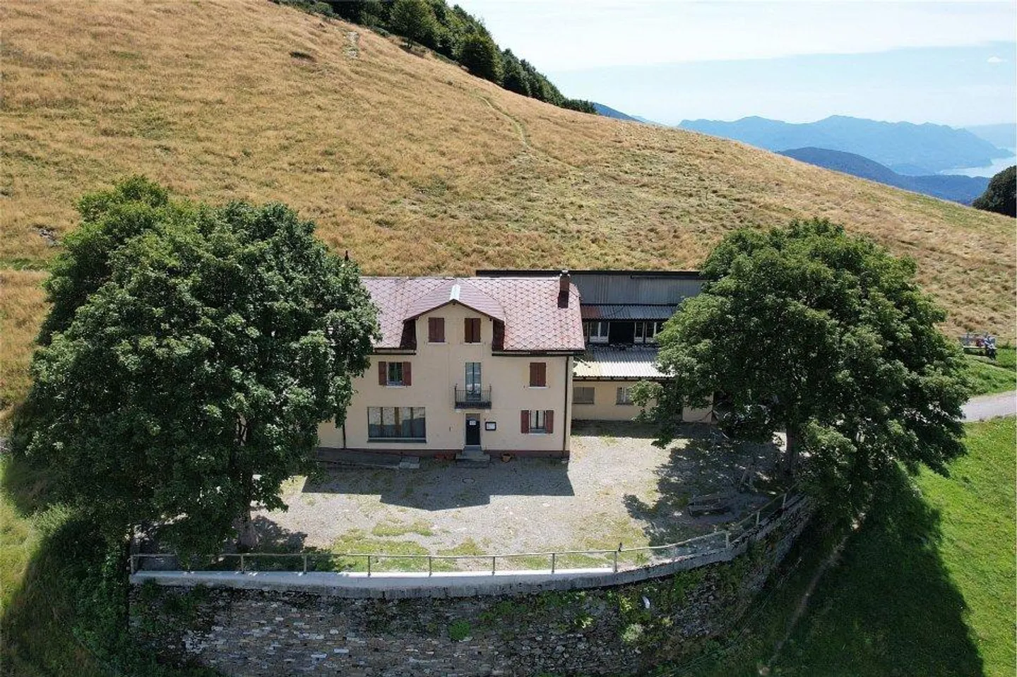 Restaurant avec chambres et auberge - Photo 2 sur 13