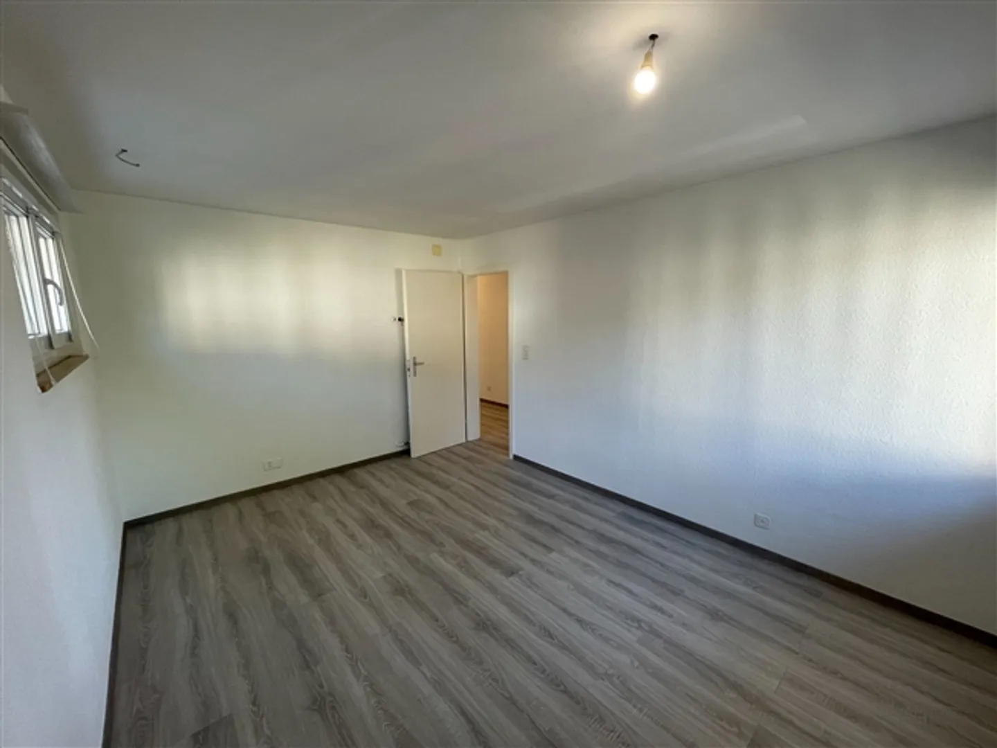 70m2 apartment in front of the train station with balcony - Photo 10 of 13