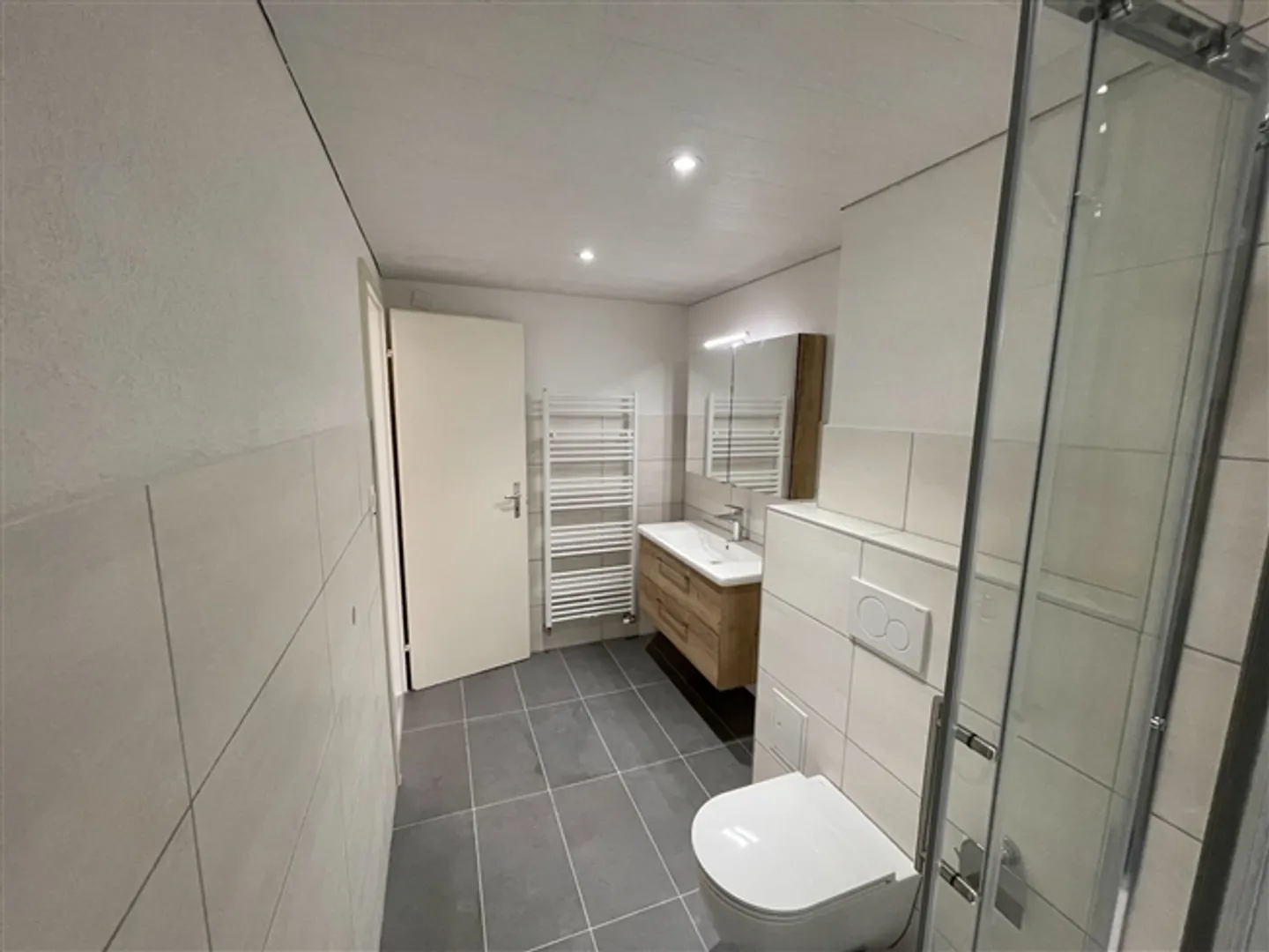 70m2 apartment in front of the train station with balcony - Photo 11 of 13