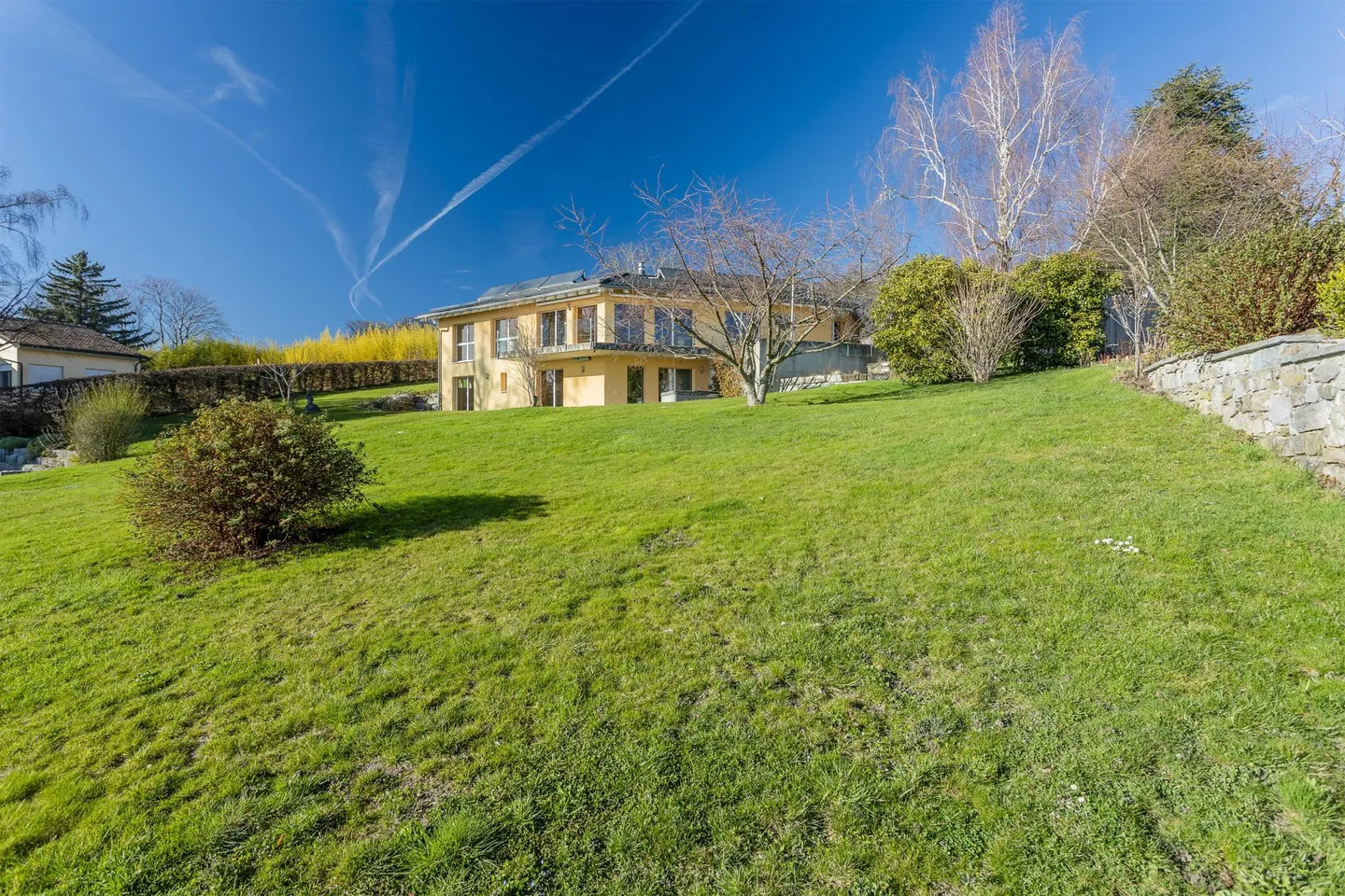 Nachhaltige Villa mit Garten - Foto 10 von 10