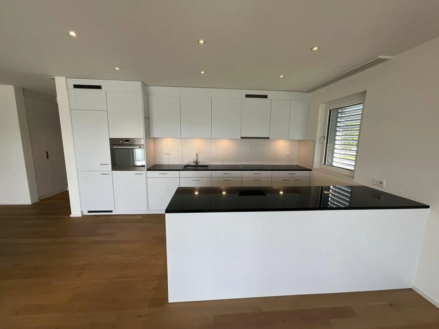 Appartamento luminoso e spazioso di 3,5 locali in affitto - Foto 3 di 14