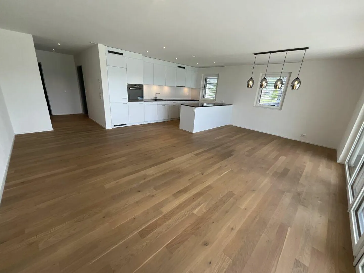 Appartamento luminoso e spazioso di 3,5 locali in affitto - Foto 4 di 14