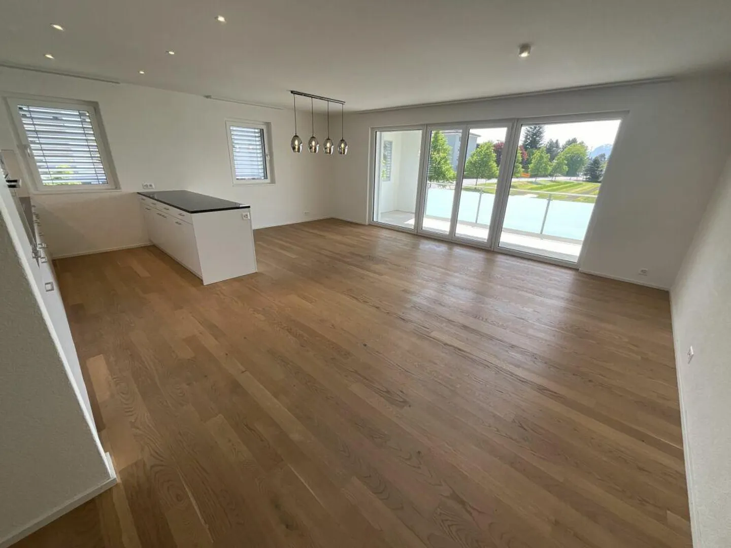 Appartamento luminoso e spazioso di 3,5 locali in affitto - Foto 5 di 14