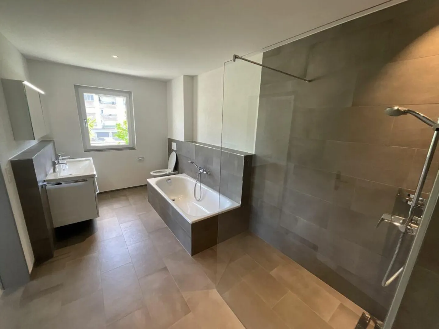 Appartamento luminoso e spazioso di 3,5 locali in affitto - Foto 7 di 14