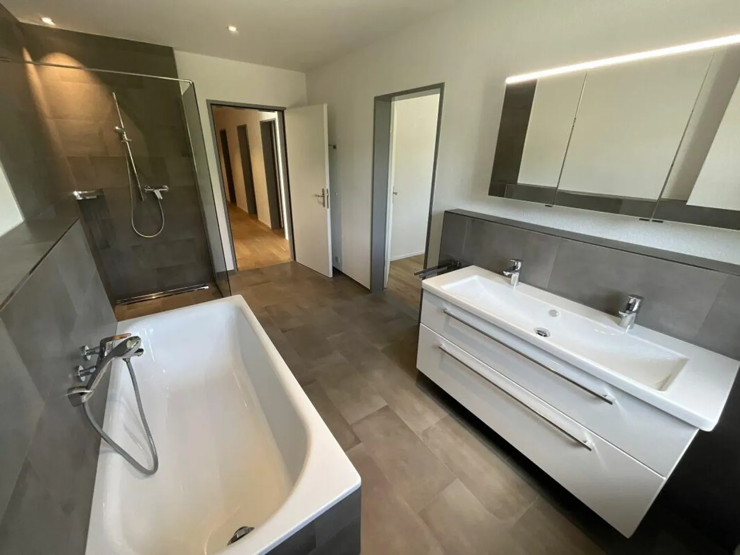 Appartamento luminoso e spazioso di 3,5 locali in affitto - Foto 8 di 14