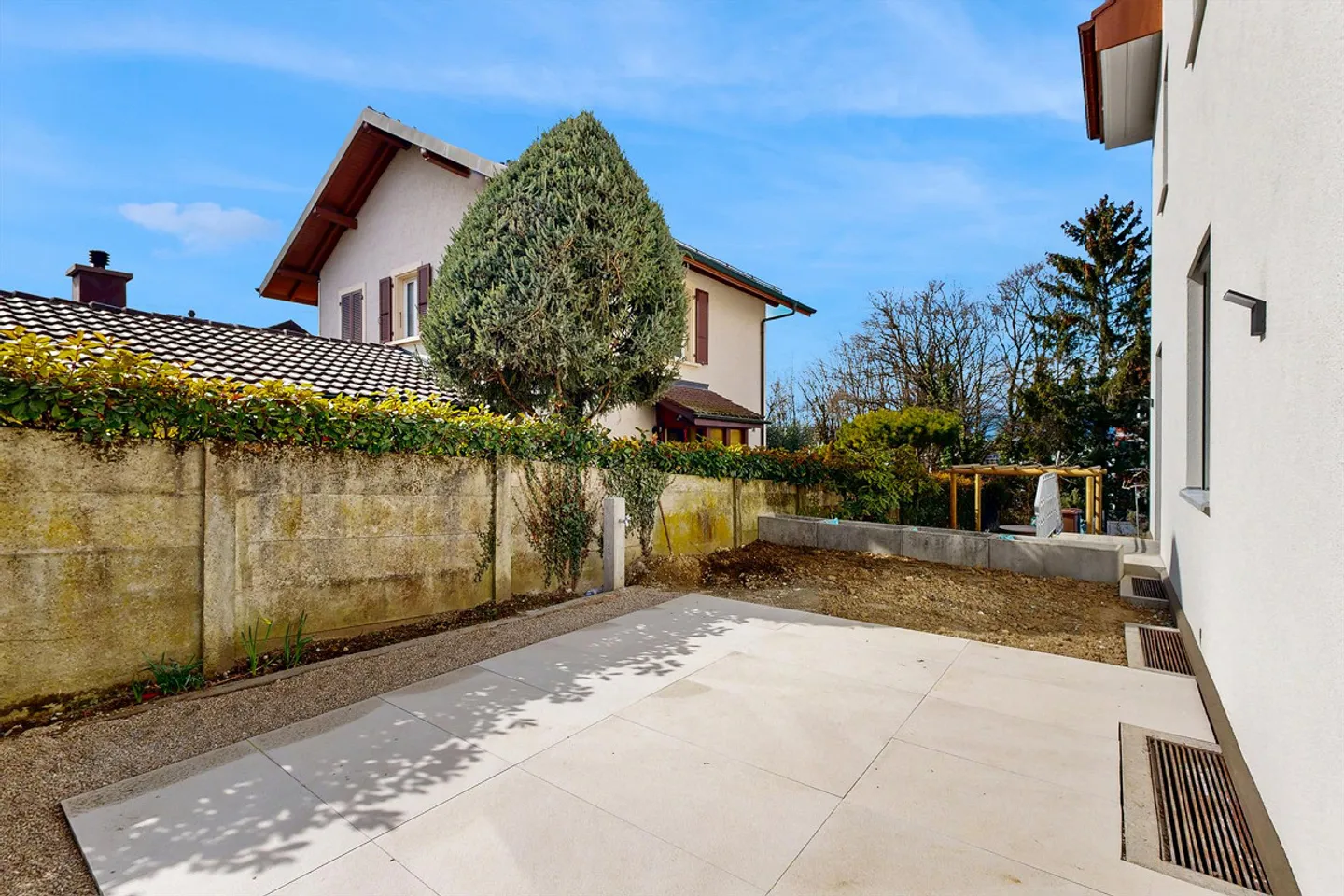 Magnificent 2.5-room apartment with large terrace - Photo 1 of 9