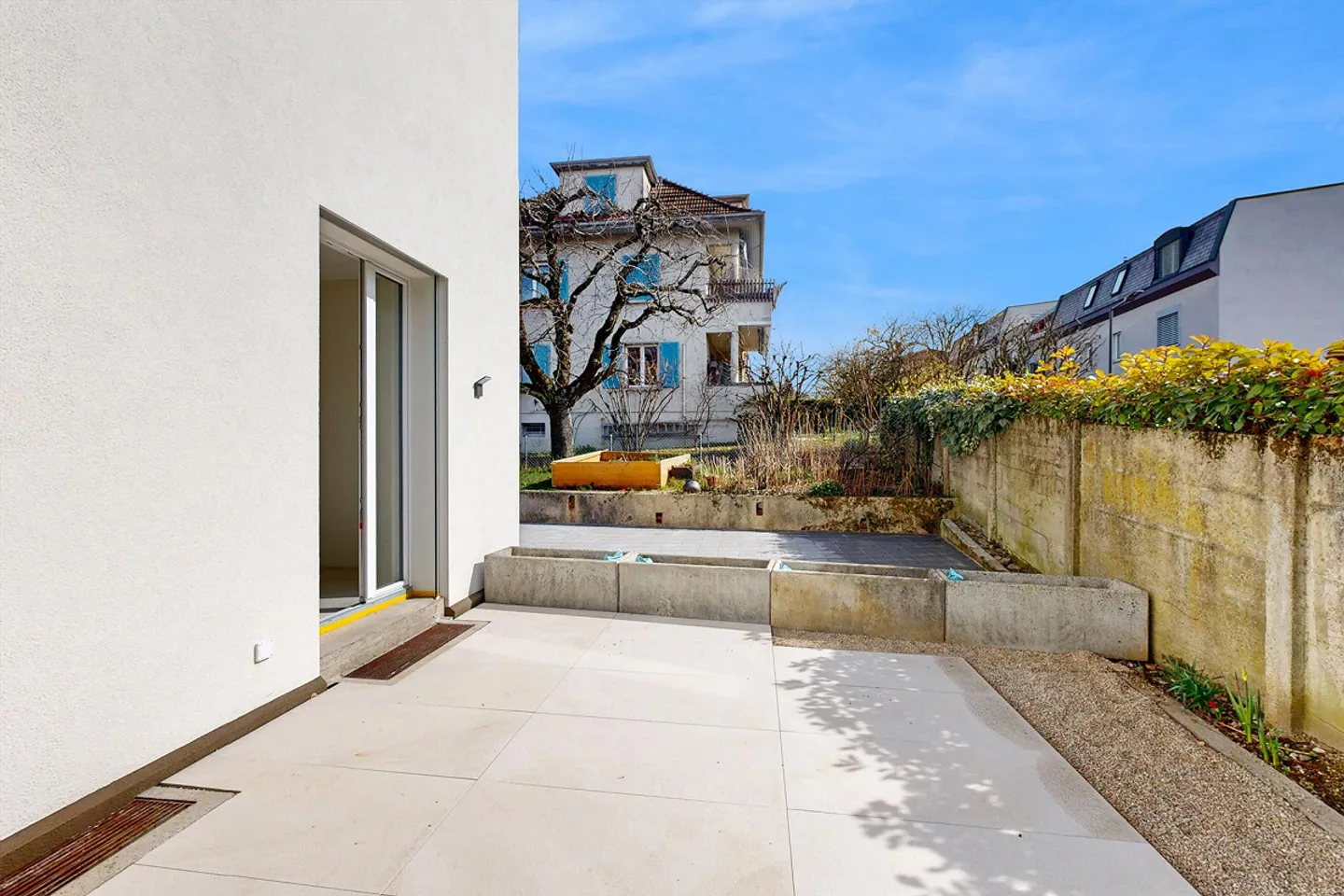 Magnificent 2.5-room apartment with large terrace - Photo 2 of 9