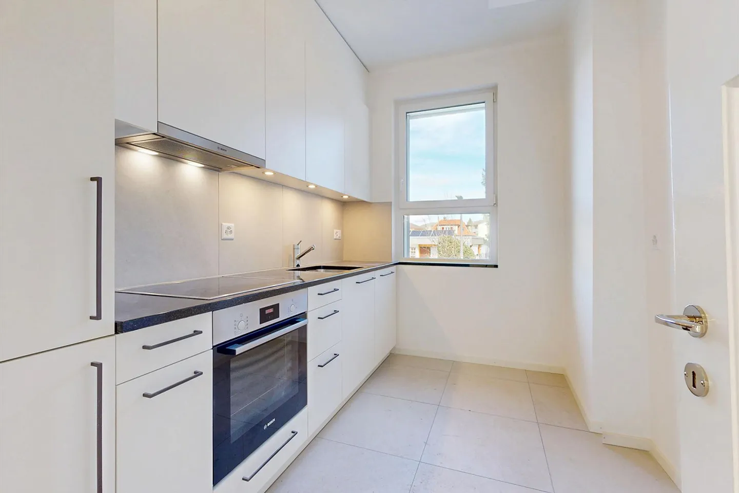 Magnificent 2.5-room apartment with large terrace - Photo 3 of 9