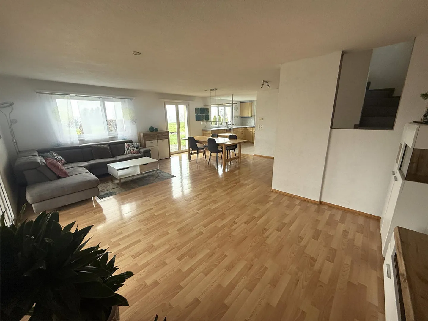 Casa unifamiliare di 5,5 stanze adatta alle famiglie con un ampio terreno - Foto 5 di 16