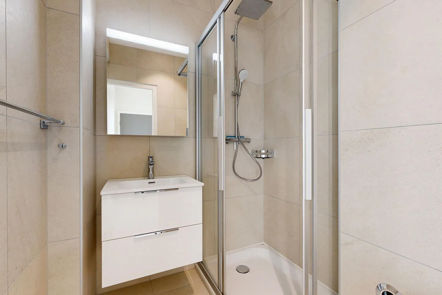 Magnificent 2.5-room apartment with large terrace - Photo 5 of 9