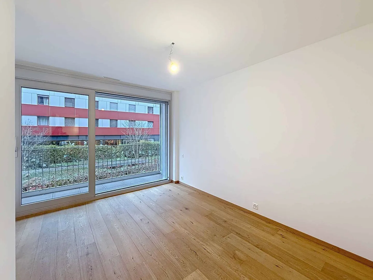 ESCLUSIVO  Appartamento moderno di 4 stanze, ideale per investitori o pied-à-terre - Foto 6 di 11