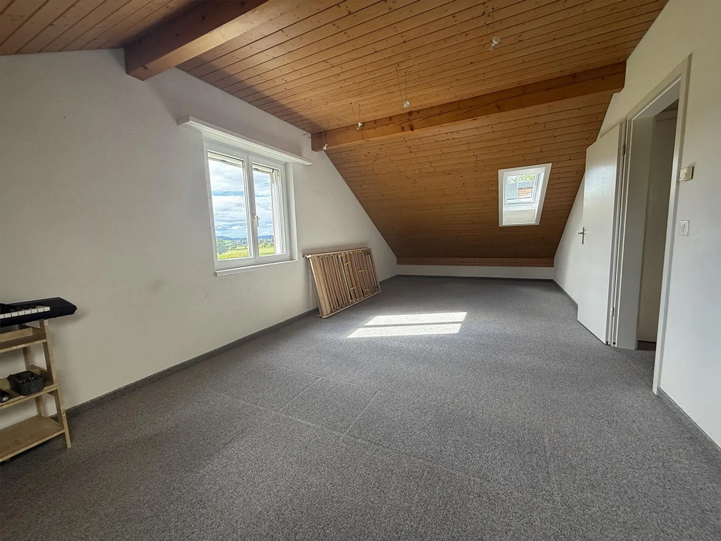 Casa unifamiliare di 5,5 stanze adatta alle famiglie con un ampio terreno - Foto 8 di 16